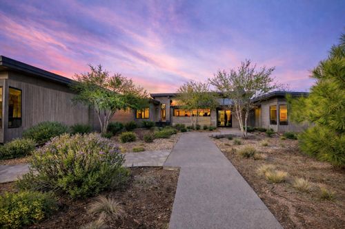 61785 Hosmer Lake Dr, Bend, OR, 97702-3770 | Card Image