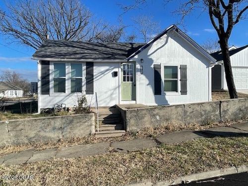 201 S Tom St, Webb City, MO, 64870-2361 | Card Image