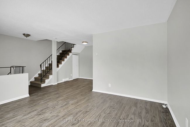 98 - 13C Woodvale Gn Crescent, Condo with 3 bedrooms, 2 bathrooms and null parking in South of Baseline to Knoxdale ON | Image 4
