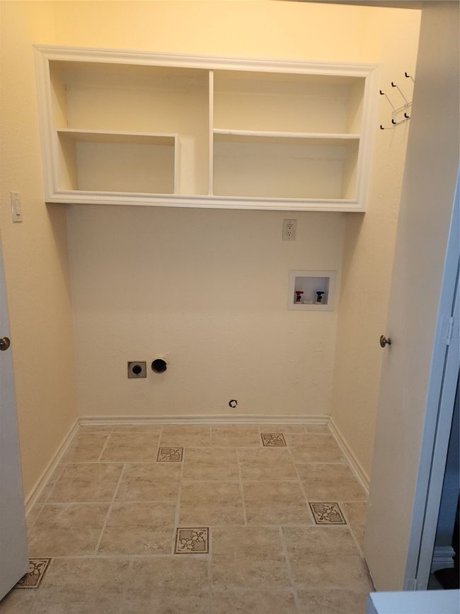 A - 2016 Greenview Dr, House other with 3 bedrooms, 2 bathrooms and null parking in Carrollton TX | Image 14