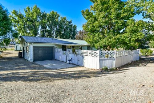 167 S Plaza Rd, Emmett, ID, 83617-9537 | Card Image