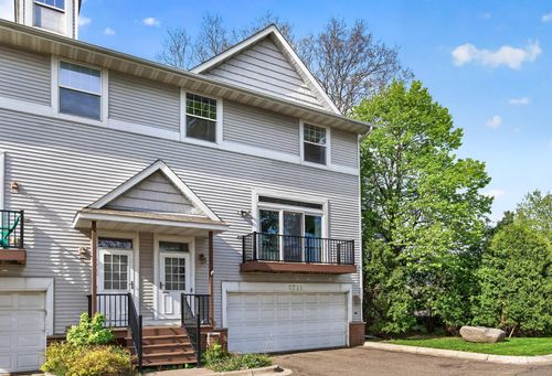 2735 Century Ct, White Bear Lake, MN, 55110-2767 | Card Image