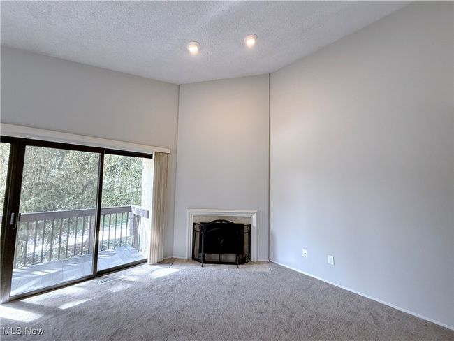 953 Hampton Ridge Dr, Condo with 2 bedrooms, 2 bathrooms and null parking in Akron OH | Image 5