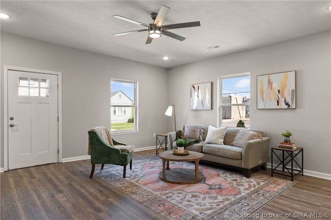 237 Graham St, Home with 3 bedrooms, 2 bathrooms and null parking in Jeffersonville IN | Image 4