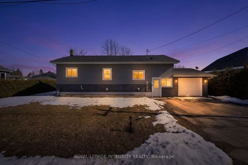108 George St E, Kemptville, ON, K0G1J0 | Card Image