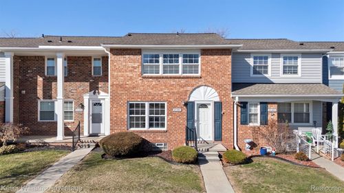 24461 Olde Orchard St, Novi, MI, 48375-2975 | Card Image