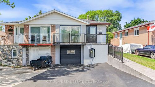 3574 Ellengale Dr, Mississauga, ON, L5C1Z7 | Card Image