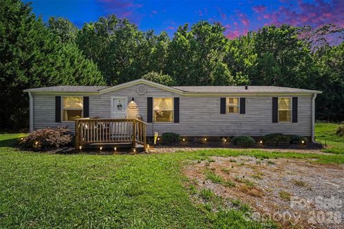 55-504 Mountain Meadows Dr, Bessemer City, NC, 28016-6742 | Card Image