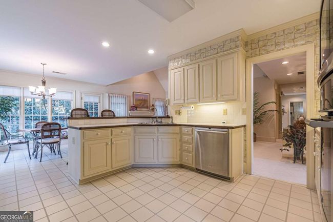 5700 Grove Point Rd, House other with 3 bedrooms, 3 bathrooms and 2 parking in Johns Creek GA | Image 14