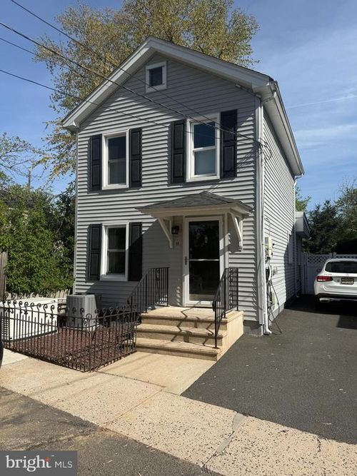 11 Union St, Kingston, NJ, 08528-9004 | Card Image