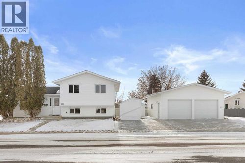 295 Cameron Rd Se, Medicine Hat, AB, T1B1Z4 | Card Image