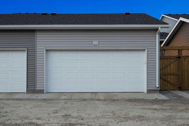 25 Larkspur Bend, Home with 3 bedrooms, 2 bathrooms and 2 parking in Okotoks AB | Image 46