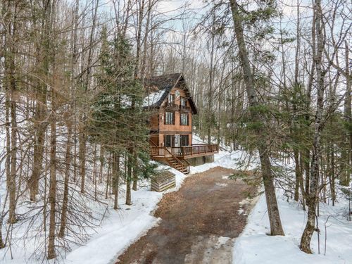 104 Sleepy Hollow Rd, Iron River, MI, 49935-9315 | Card Image