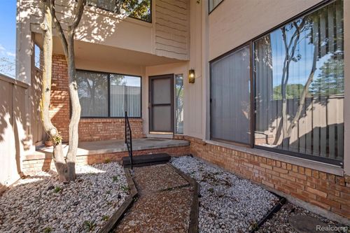 7114 Pebble Park Dr, West Bloomfield, MI, 48322-3505 | Card Image