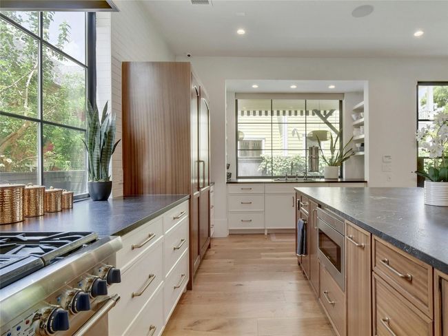 1003 E 14 Th St, House other with 3 bedrooms, 3 bathrooms and 2 parking in Austin TX | Image 10