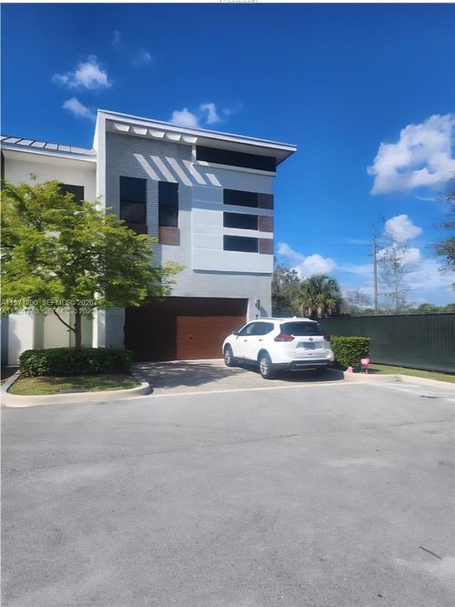 929-929 Nw 45th Ter, Plantation, FL, 33317-1505 | Card Image