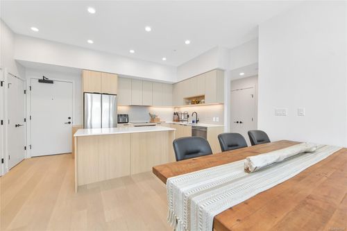 412-3564B Ryder Hesjedal Way, Colwood, BC, V9C0V4 | Card Image
