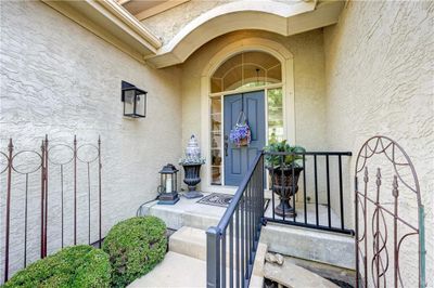 INVITING ENTRYWAY | Image 1