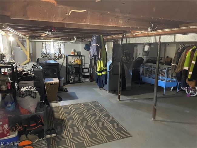 Basement with washer / dryer and gas water heater | Image 29
