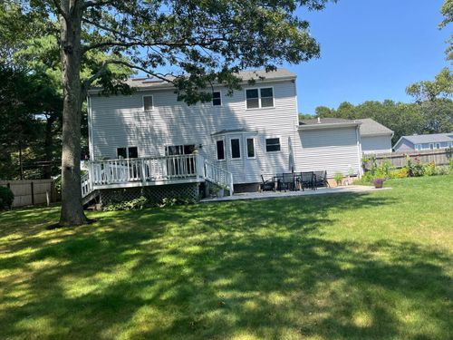 4 Valley Ct, Holtsville, NY, 11742-1065 | Card Image