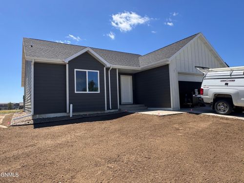 3317 10th Ave Ne, Watford City, ND, 58854-3301 | Card Image