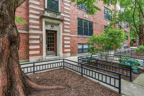 3-1965 W Cullom Ave, Chicago, IL, 60613-6731 | Card Image