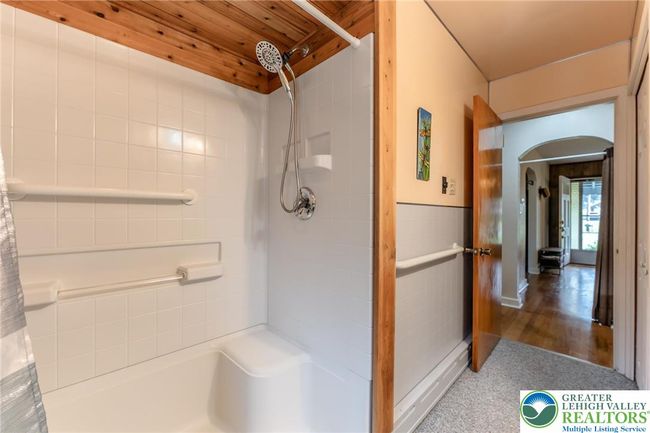 Full Bathroom | Image 38