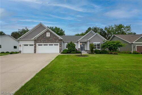8087 Blue Spruce Cir Nw, North Canton, OH, 44720-5097 | Card Image