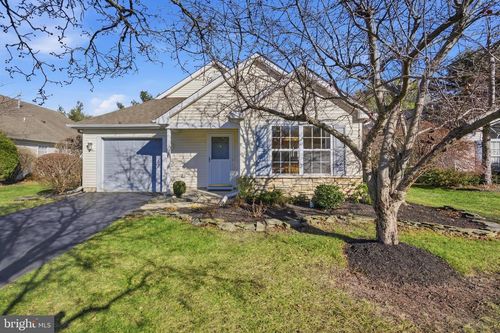 11 Schoolhouse Ln, Lakewood, NJ, 08701-5759 | Card Image