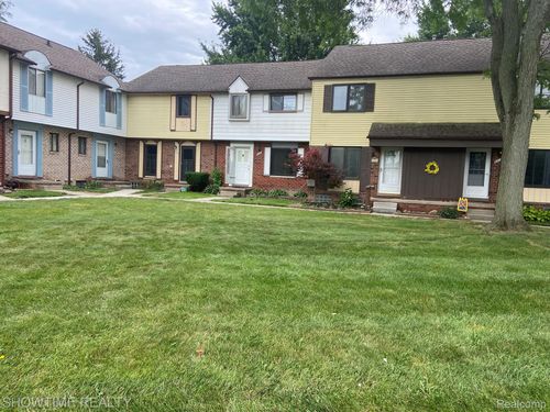 8418 Hickory Dr, Sterling Heights, MI, 48312-4710 | Card Image
