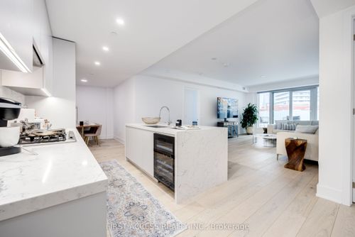 205-346 Davenport Rd, Toronto, ON, M5R1K6 | Card Image