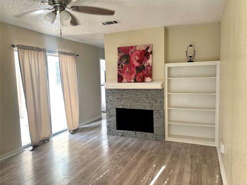 2760 Parkchester Dr, Arlington, TX, 76015-1015 | Card Image