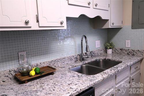 29-525 12th St Sw, Hickory, NC, 28602-2552 | Card Image