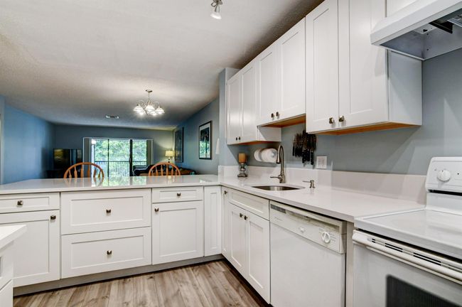 D - 48 Stratford Ln W, Condo with 2 bedrooms, 2 bathrooms and null parking in Boynton Beach FL | Image 6
