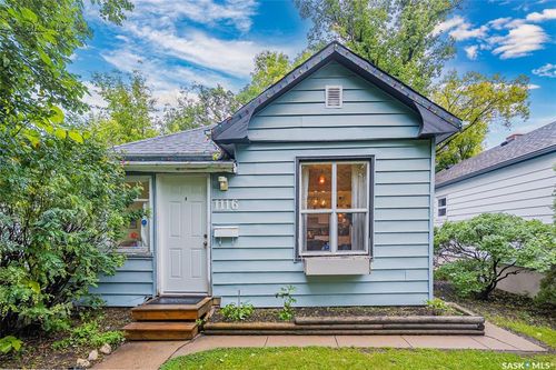 1116 B Avenue N, Saskatoon, SK, S7L1G1 | Card Image