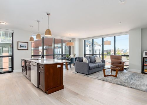 205-387 Commercial Street, Portland, ME, 04101 | Card Image