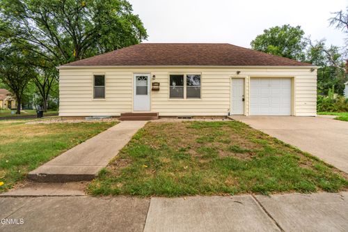 1002 E F Avenue E, Bismarck, ND, 58501 | Card Image