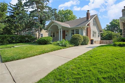 6641 Linden Rd, Kansas City, MO, 64113-1865 | Card Image