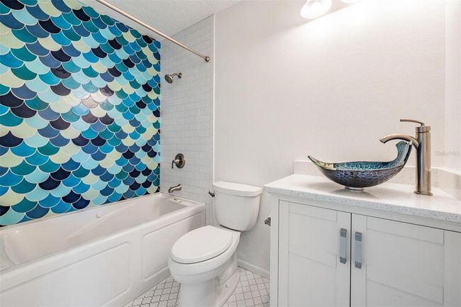 Guest Bathroom | Image 15