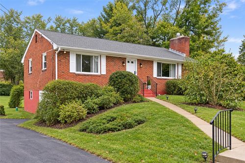 4043 Ewalt Rd, Gibsonia, PA, 15044-9535 | Card Image