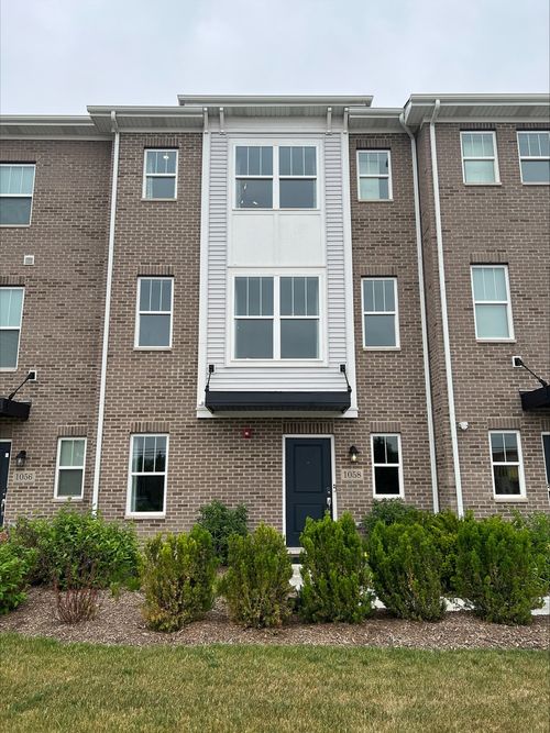 1058 E Oakton St, Des Plaines, IL, 60018-2033 | Card Image