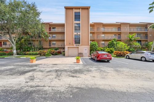 401-7210 Lake Circle Dr, Margate, FL, 33063-4871 | Card Image