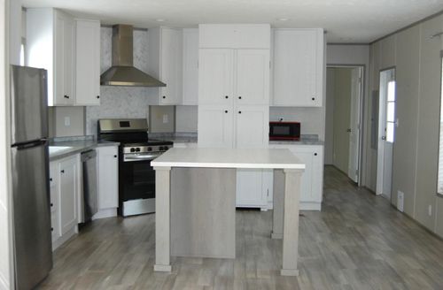 18 Dafodill Ct, Defuniak Springs, FL, 32433-9638 | Card Image