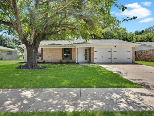 705 Sue Ann Ln, Burleson, TX, 76028-6419 | Card Image