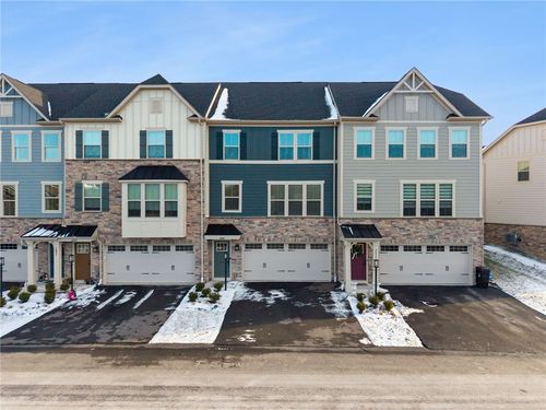 2002 Spinosa Ln, Jeannette, PA, 15644-1099 | Card Image
