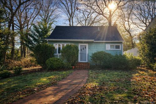 370 Boulder St, Ronkonkoma, NY, 11779-4935 | Card Image
