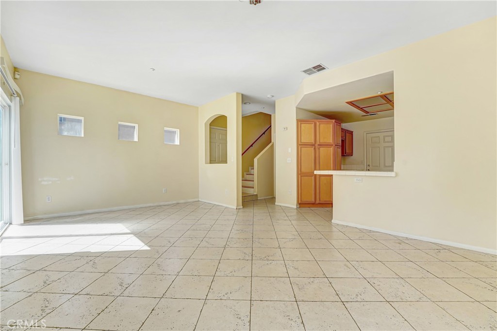 Residential Lease in North Hills 4