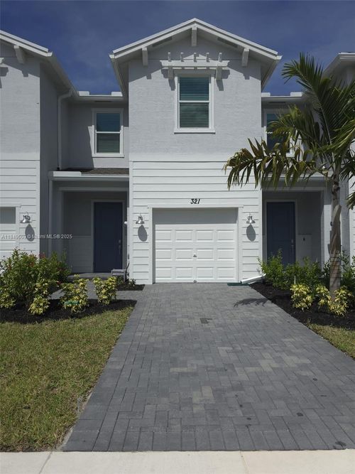 321 Se Crossoak Ln, Port St Lucie, FL, 34984-6689 | Card Image