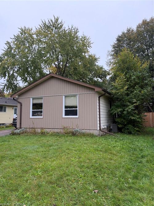 70 Churchill St, Waterloo, ON, N2L2X2 | Card Image