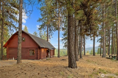 300 Teanaway Ridge Way, Cle Elum, WA, 98922-9233 | Card Image